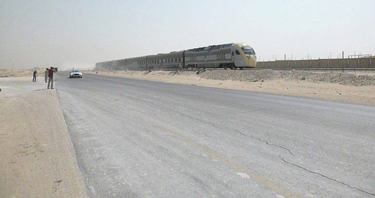 بالفيديو: بنتلي كونتينينتال GT تسابق قطار الرياض-الدمام
